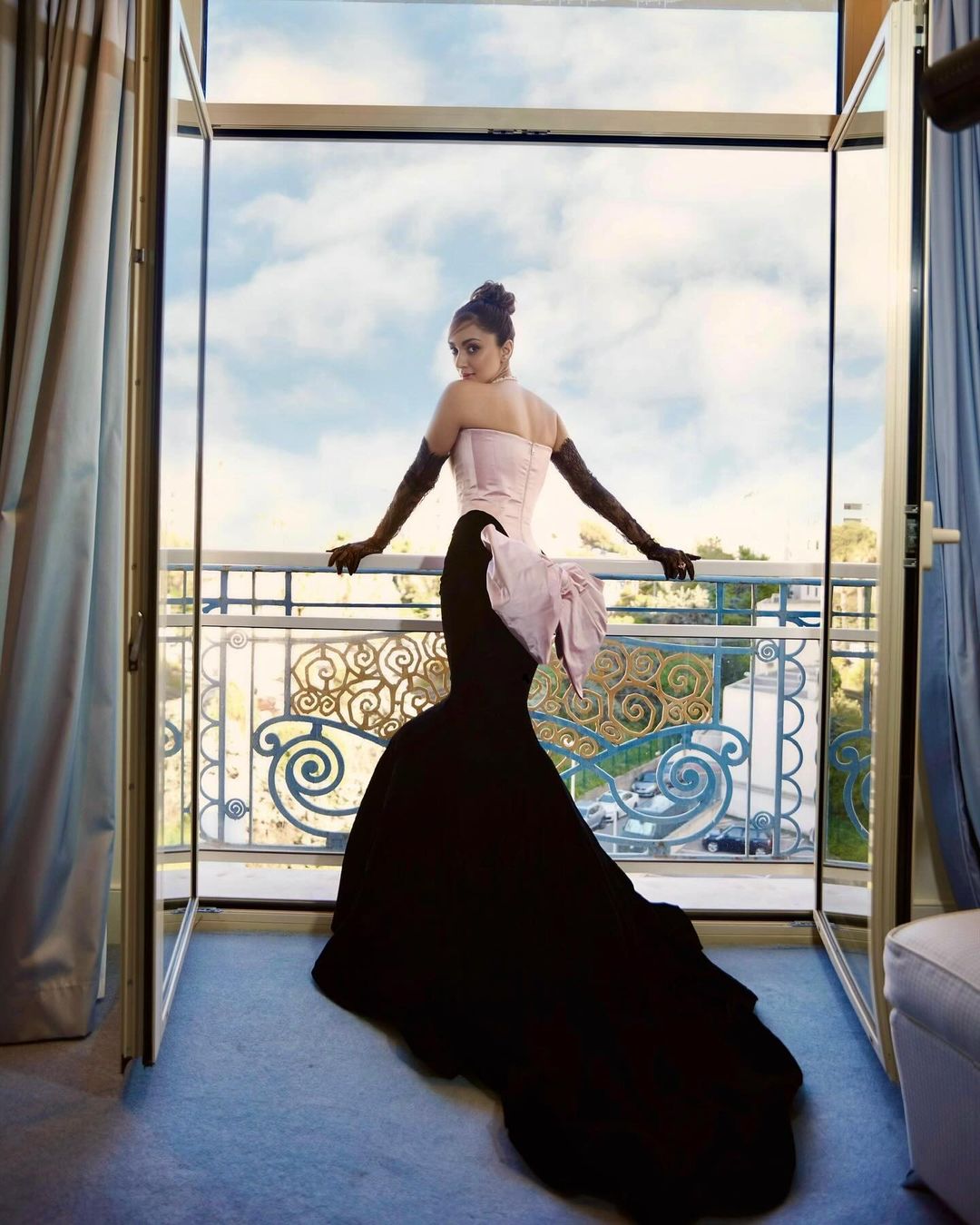 Kiara Advani in Nedret Taciroglu back